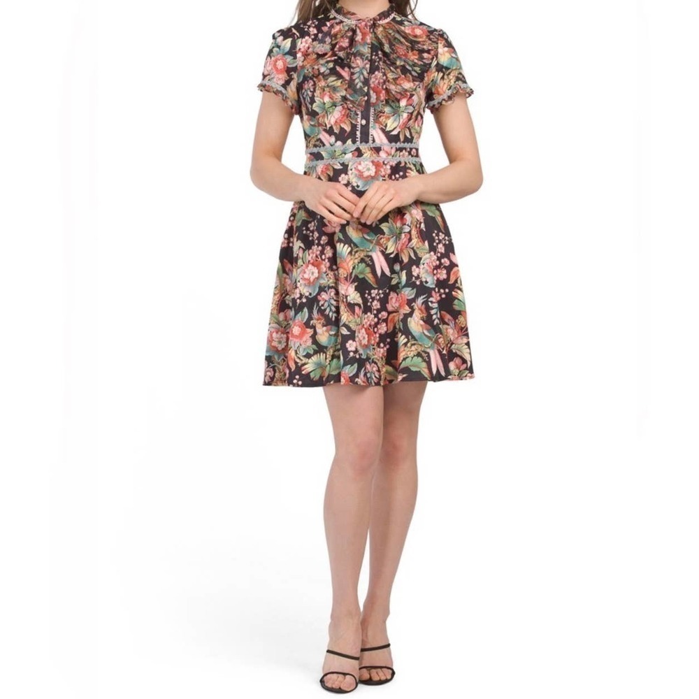 Dalia MacPhee Short Sleeve Tie Neck Floral Mini Dress With Lace Trim Medium NWT